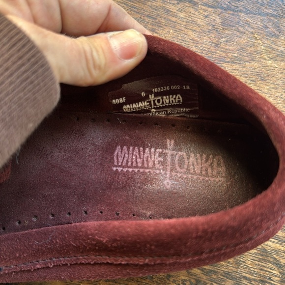 Minnetonka Moccasins Women’s Burgundy suede leather size 6 - Picture 7 of 7
